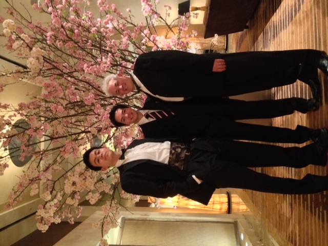 ４月吉日、お友達の結婚式に息子と出席。桜ふぶきのきれいな一日でした